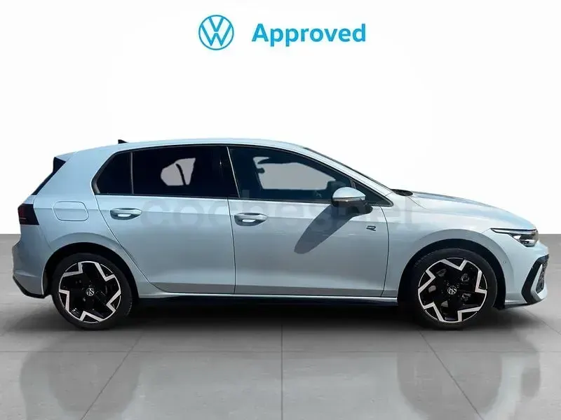 Usado VW Golf VIII R-line 150 CV (110 kW) 2025 Azul Berlina