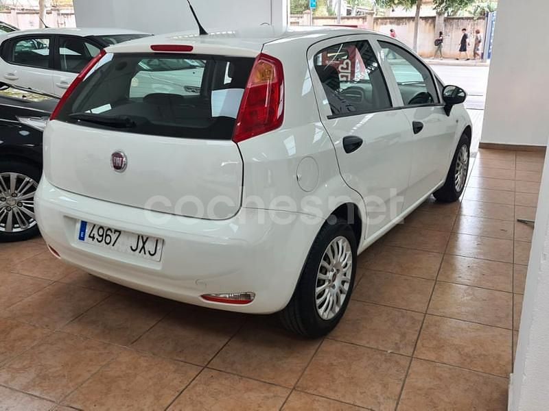 Usado Fiat Punto Easy 77 CV (56 kW) 2017 Blanco Berlina