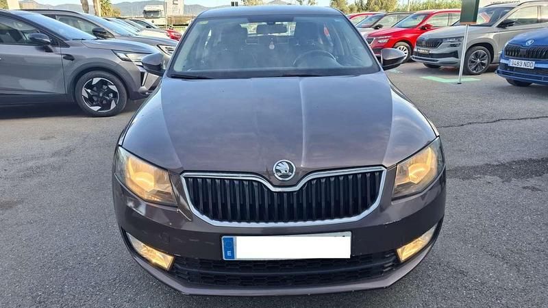 Usado Skoda Octavia Active 105 CV (77 kW) 2014 Marrón Utilitario