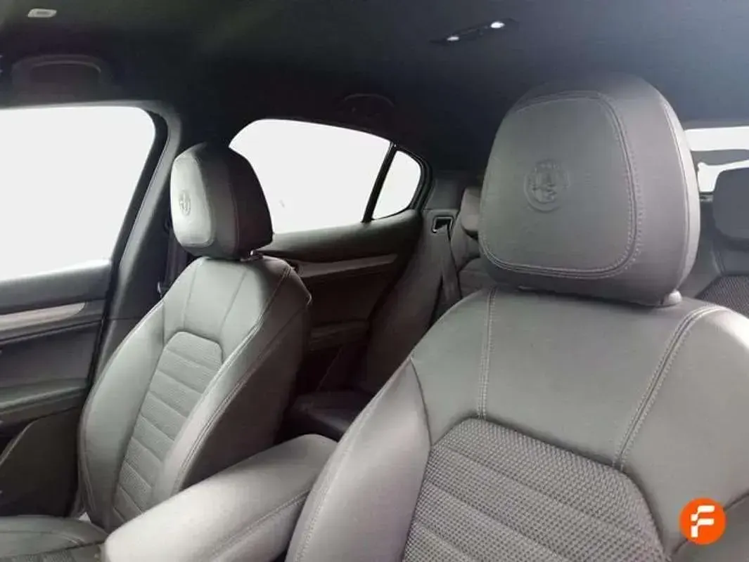 Usado Alfa Romeo Stelvio Sprint 190 CV (139 kW) 2022 Blanco SUV