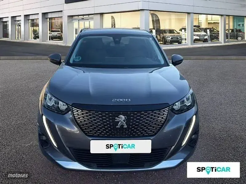 Usado Peugeot 2008 Allure 130 CV (95 kW) 2021 Gris SUV