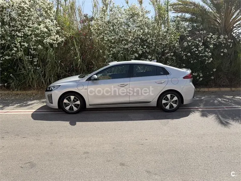 Usado Hyundai Ioniq 141 CV (103 kW) 2018 Gris / plata Utilitario