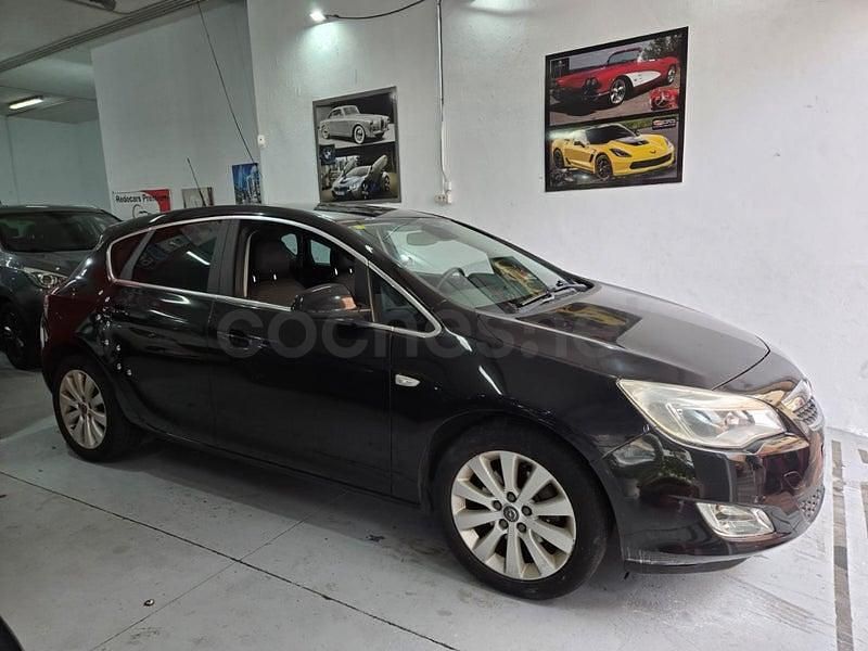 Usado Opel Astra Excellence 110 CV (80 kW) 2012 Negro Berlina
