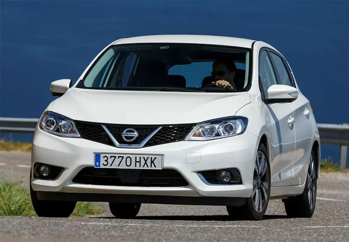 Usado Nissan Pulsar Acenta 116 HP (85 kW) 2015 Vermelho Citadino