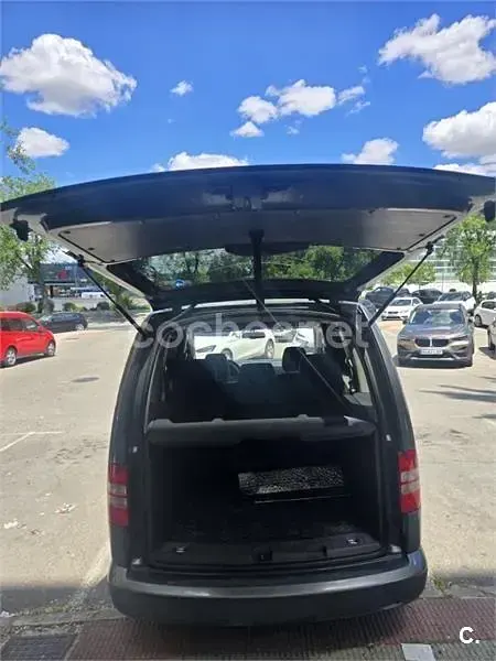 Usado VW Caddy Comfortline 102 CV (75 kW) 2012 Gris / plata Monovolumen