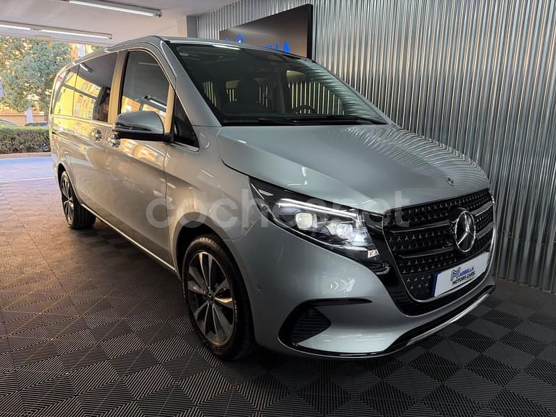 Usado Mercedes V220 Avantgarde 163 CV (119 kW) 2024 Gris / plata Monovolumen