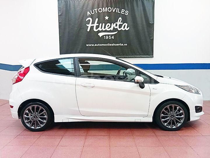 Usado Ford Fiesta ST-Line 125 CV (91 kW) 2017 Blanco Utilitario