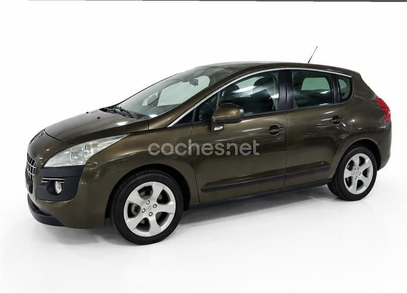 Usado Peugeot 3008 112 CV (82 kW) 2010 Marrón Familiar