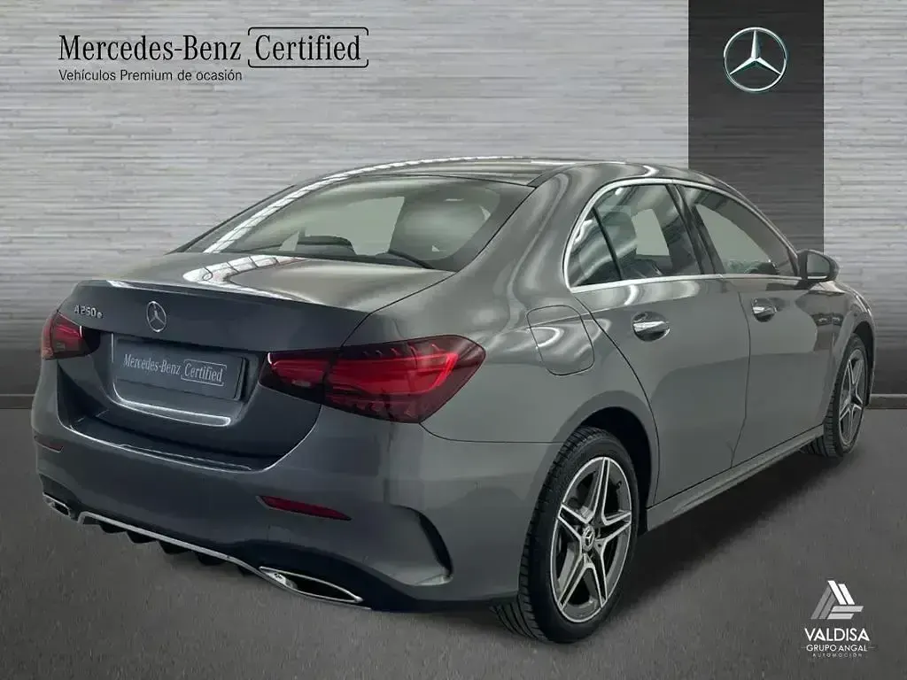 Käytetty Mercedes A250 AMG line 218 HP (160 kW) 2024 Harmaa Sedan