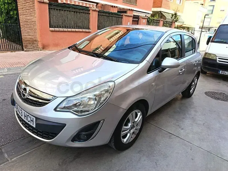Usado Opel Corsa Cosmo 95 CV (69 kW) 2011 Gris / plata Utilitario