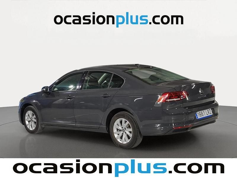 Usado VW Passat 150 CV (110 kW) 2021 Gris Berlina