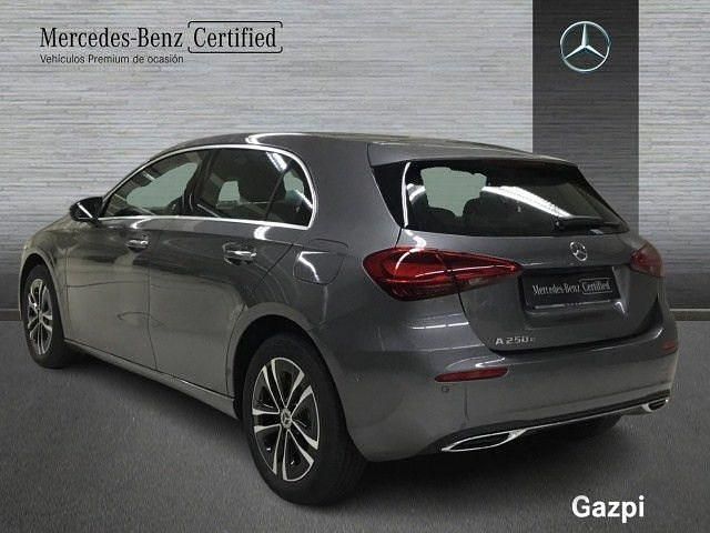 Nuevo Mercedes A250 Progressive 218 CV (160 kW) 2025 Gris / plata Berlina