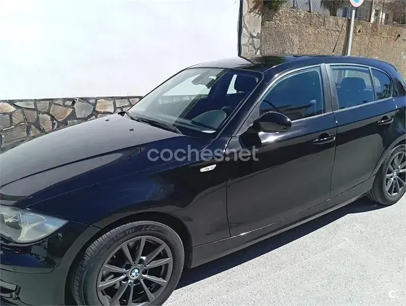 Usado BMW 118 143 CV (105 kW) 2009 Negro Utilitario