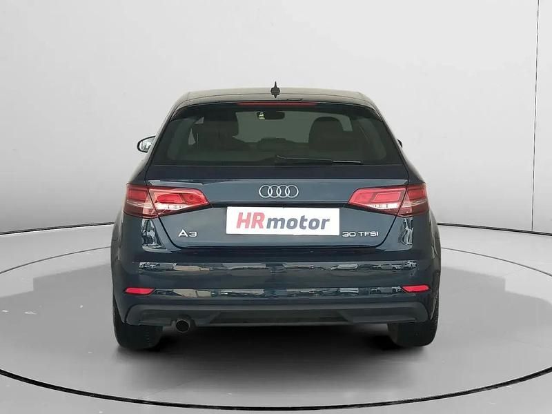 Usado Audi A3 Design 116 HP (85 kW) 2020 Azul Sedan