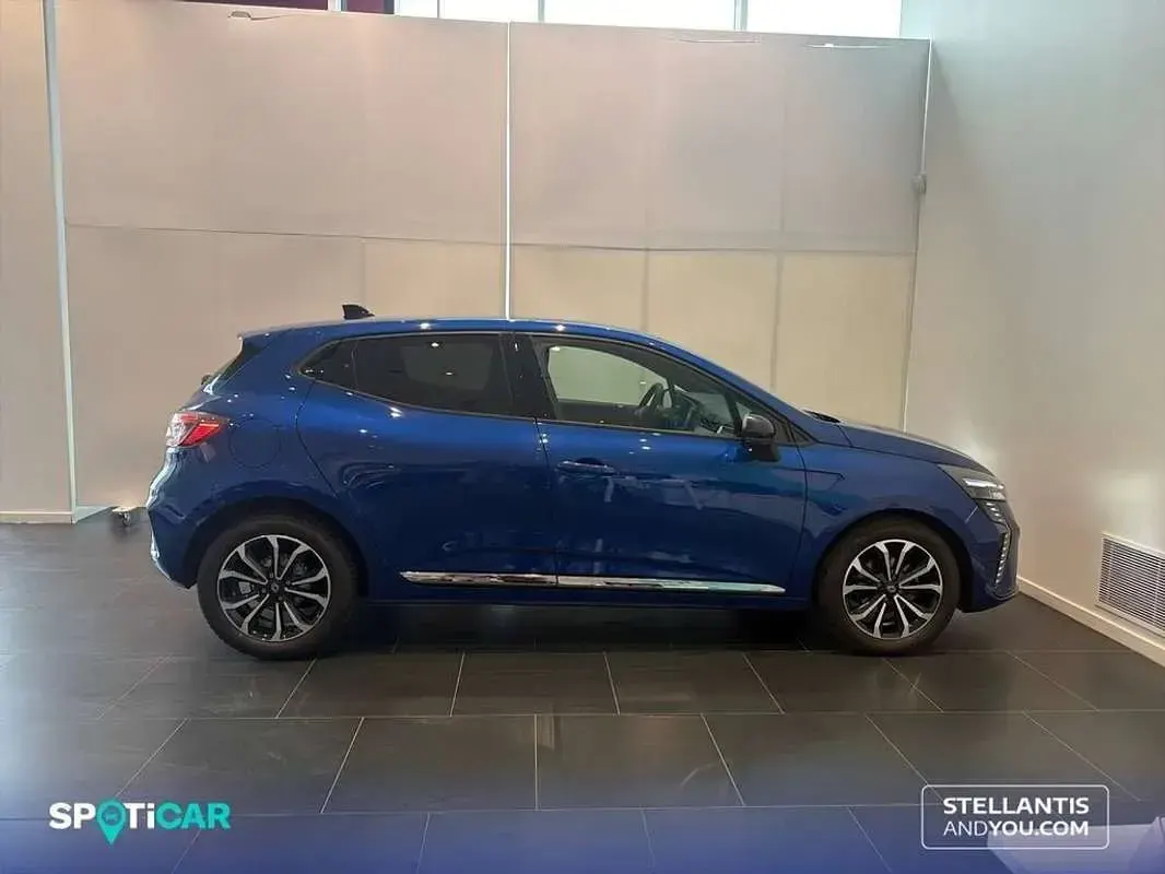 Begagnad Renault Clio V Techno 91 HK (66 kW) 2025 Blå Sedan