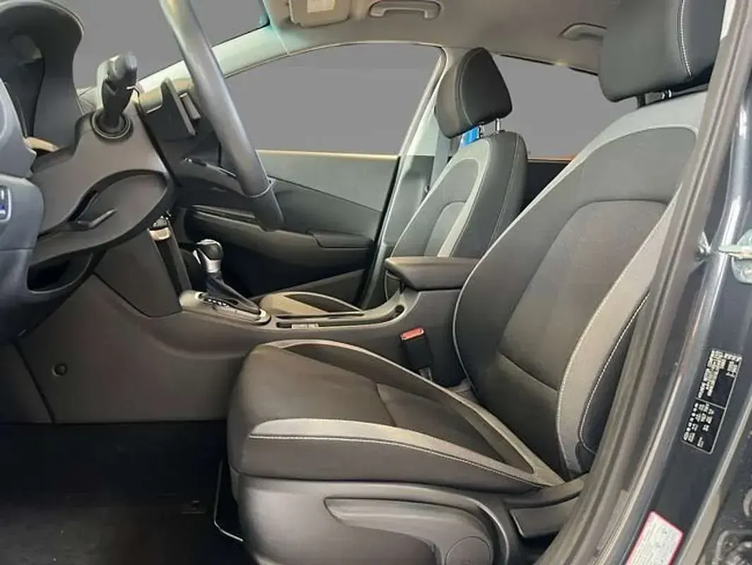 Usado Hyundai Kona Trend 141 CV (103 kW) 2020 Gris SUV