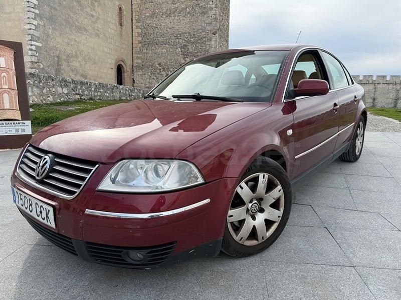 Usado VW Passat Highline 150 CV (110 kW) 2002 Granate Berlina