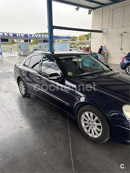 Usado Mercedes E220 Elegance 150 CV (110 kW) 2007 Azul Berlina