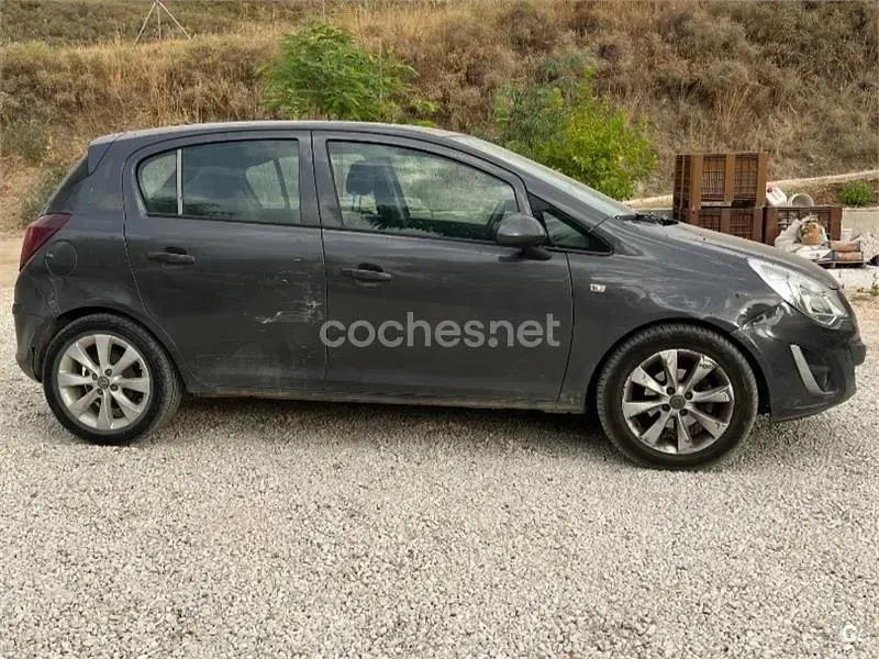Usado Opel Corsa Selective 75 CV (55 kW) 2013 Gris / plata Utilitario