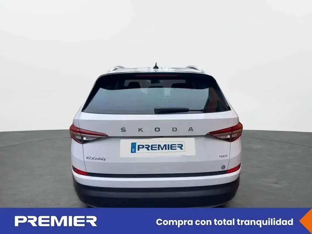 Usado Skoda Kodiaq Ambition 150 CV (110 kW) 2022 Blanco SUV