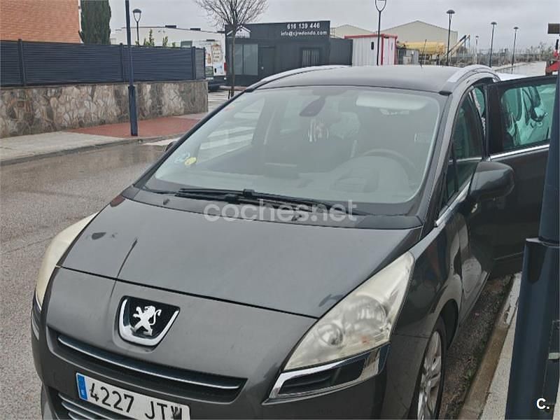Usado Peugeot 5008 Sport 150 CV (110 kW) 2010 Gris / plata Monovolumen