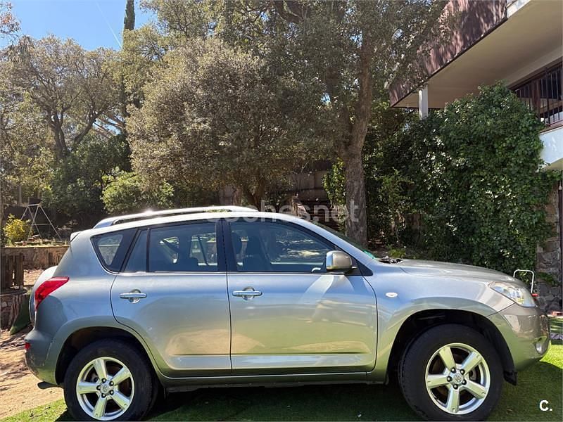 Usado Toyota RAV4 Sol 152 CV (111 kW) 2006 Verde SUV