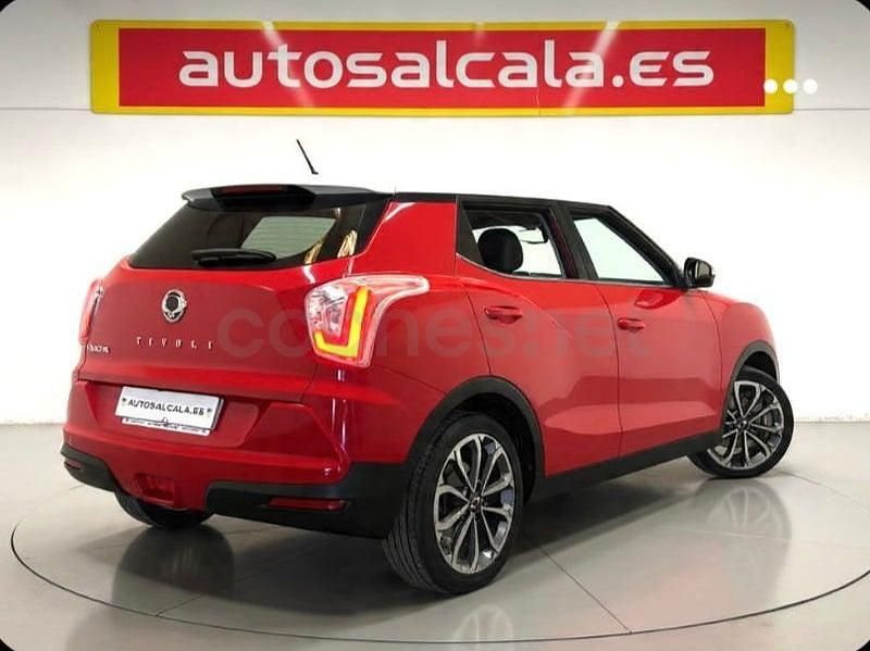 Usado Ssangyong (KGM) Tivoli Limited 128 CV (94 kW) 2017 Rojo SUV