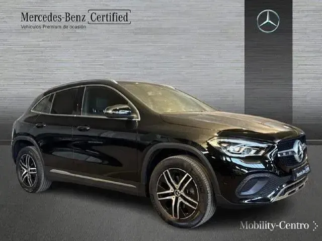 Usado Mercedes GLA200 Progressive 150 CV (110 kW) 2023 Nachtschwarz  unilack SUV