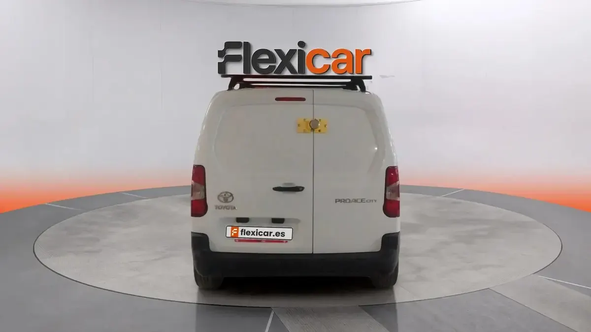 Usado Toyota Proace City City 102 CV (75 kW) 2023 Blanco Monovolumen