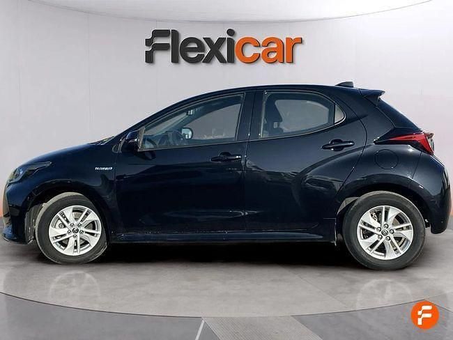 Usado Toyota Yaris Hybrid Active 116 CV (85 kW) 2021 Negro Berlina
