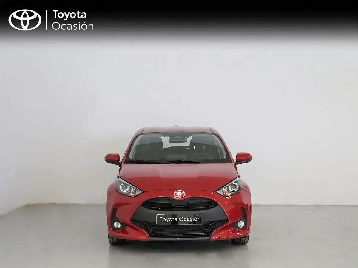Usado Toyota Yaris Active 116 CV (85 kW) 2025 Rojo Utilitario