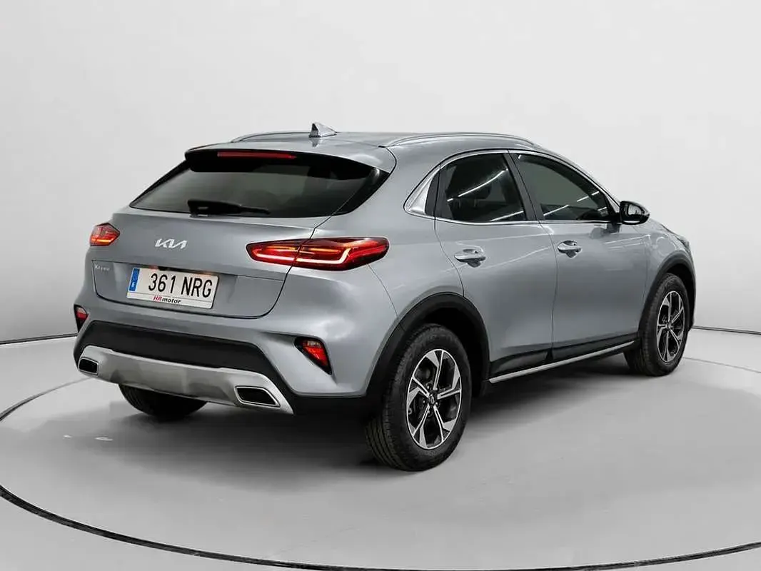 Usado Kia XCeed 136 CV (100 kW) 2022 Gris SUV