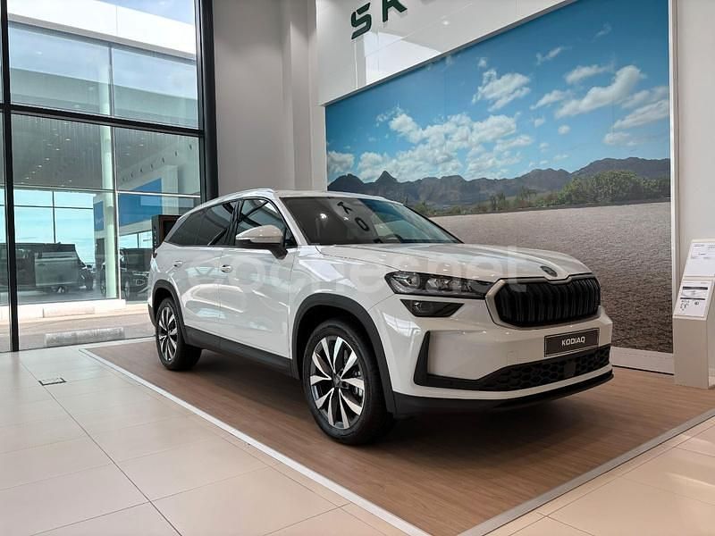Blanco Nuevo 2025 Skoda Kodiaq SUV | 42.900 € (Un poco caro) - Imagen 1/4