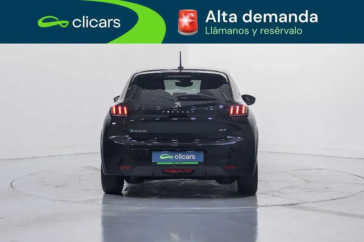 Usado Peugeot e-208 GT 100 kW (136 CV) 2021 Negro Utilitario
