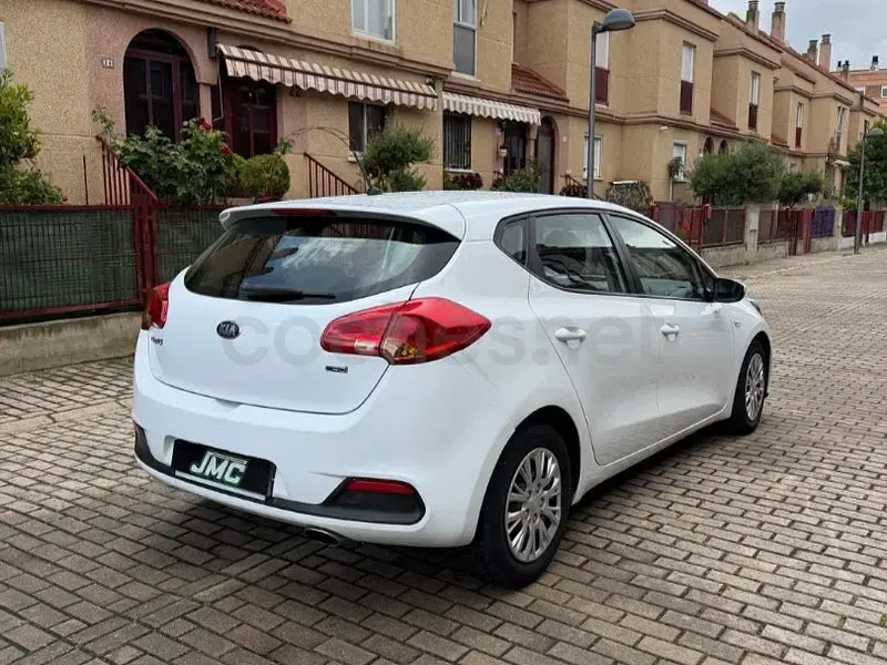 Usado Kia Ceed GT 90 HP (66 kW) 2012 Branco Sedan