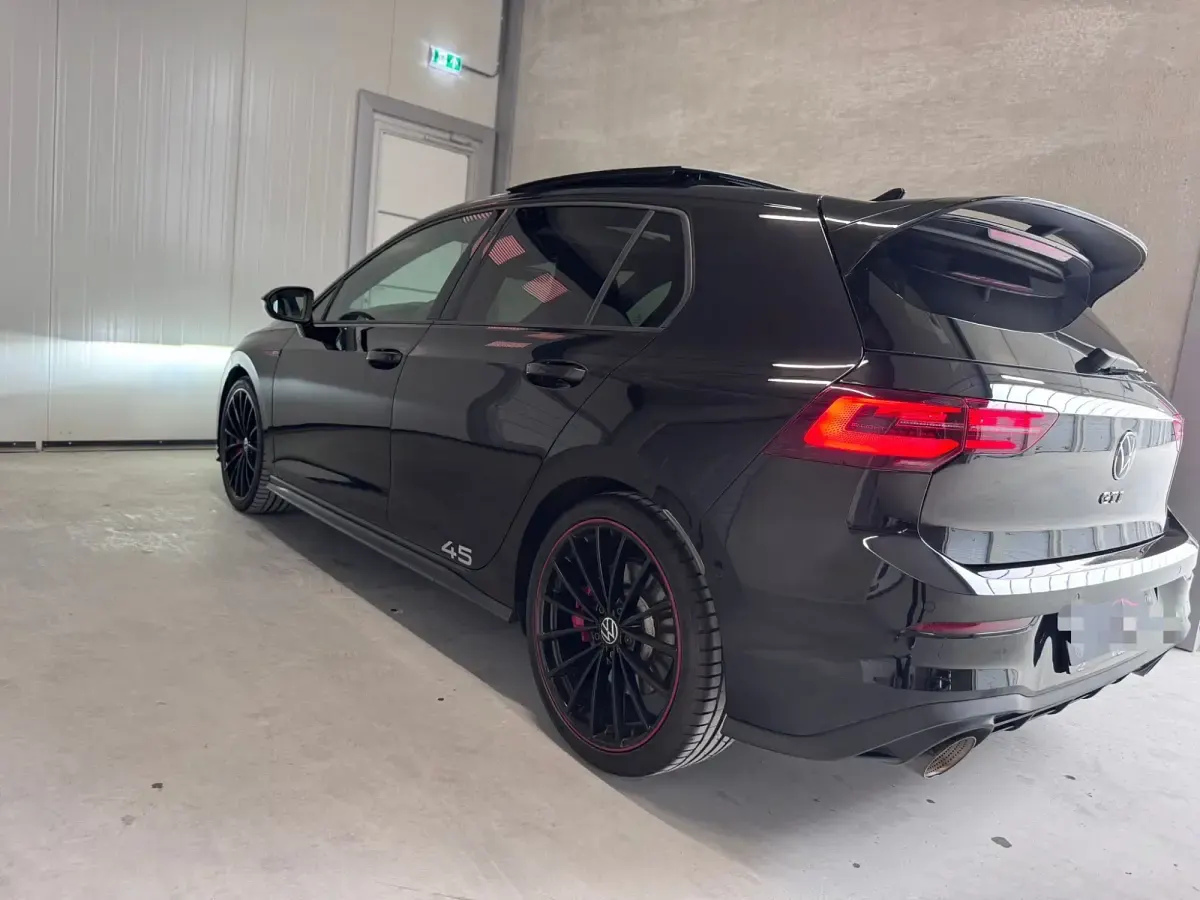 Usado VW Golf VIII GTI Clubsport 301 CV (221 kW) 2022 Negro Berlina