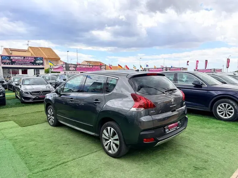 Usado Peugeot 3008 Access 120 CV (88 kW) 2016 Gris / plata Berlina