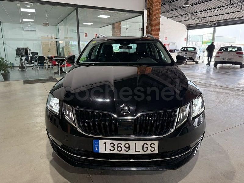 Usado Skoda Octavia Style 150 HP (110 kW) 2020 Preto Carrinha
