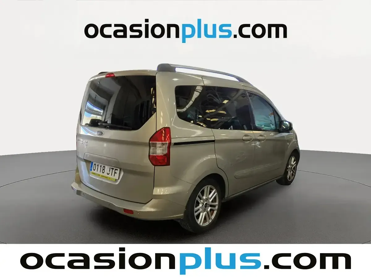 Usado Ford Tourneo Courier Titanium 95 CV (69 kW) 2016 Gris Monovolumen