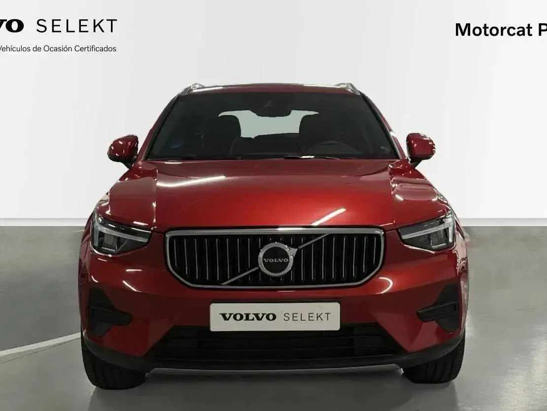 Usado Volvo XC40 Core 129 CV (94 kW) 2023 Rojo fusion m. c725e SUV