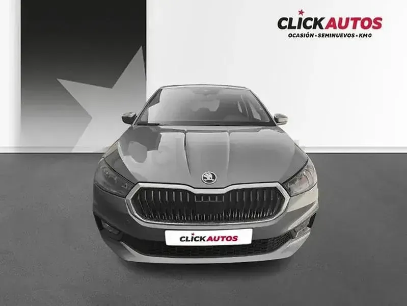 Usado Skoda Fabia Selection 95 CV (69 kW) 2025 Gris / plata Utilitario