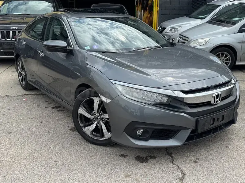 Usado Honda Civic Prestige 182 CV (133 kW) 2017 Gris / plata Berlina