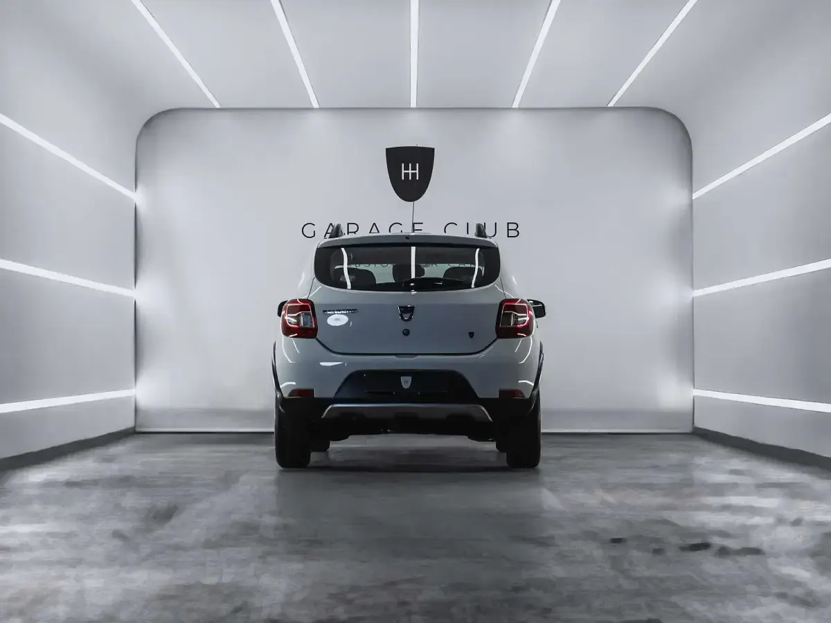 Käytetty Dacia Sandero Stepway 90 HP (66 kW) 2015 Valkoinen Sedan