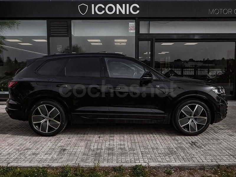 Second-hand VW Touareg Elegance 381 CP (280 kW) 2023 Negru SUV