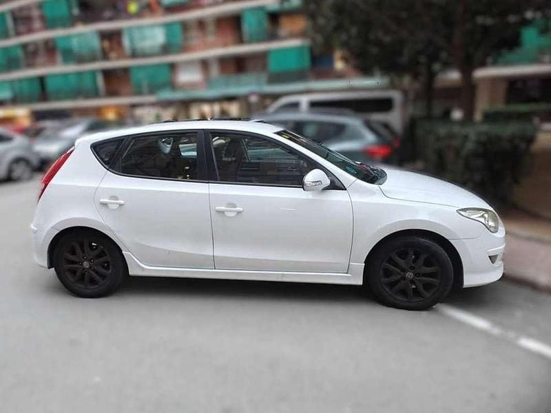 Usado Hyundai i30 GLS 136 CV (100 kW) 2011 Blanco Utilitario