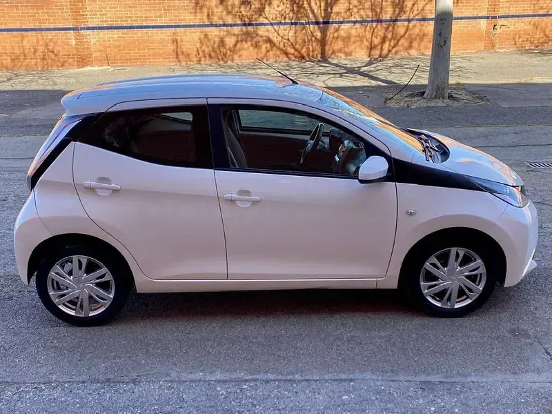 Occasion Toyota Aygo X-play 69 PK (50 kW) 2016 Wit Hatchback