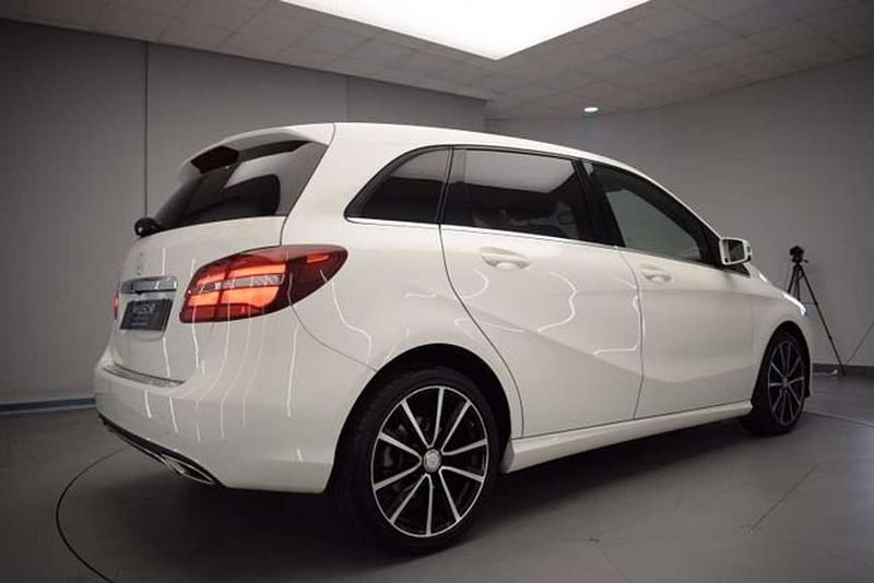 Usado Mercedes B200 136 CV (100 kW) 2017 Blanco Monovolumen