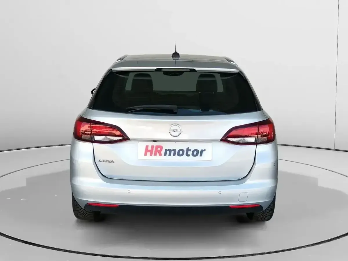 Usado Opel Astra Business Elegance 122 CV (89 kW) 2022 Blanco Familiar