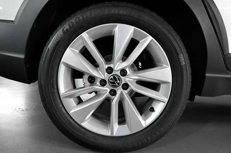 Usado VW Taigo Design 95 CV (69 kW) 2022 Plateado SUV