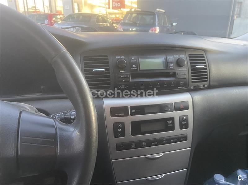 Usado Toyota Corolla Terra 90 CV (66 kW) 2005 Gris / plata Berlina